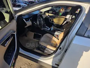 Toyota RAV4 Limited AWD 2020 White