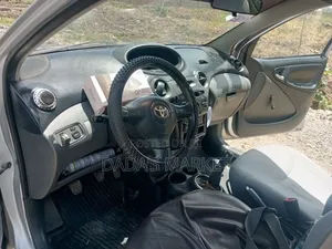 Toyota Platz 2003 Silver