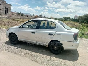 Toyota Platz 2003 Silver