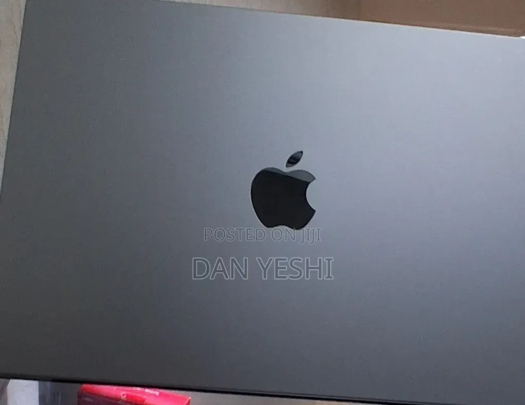 New Laptop Apple MacBook Pro 32GB Apple M1 Max SSD 512GB