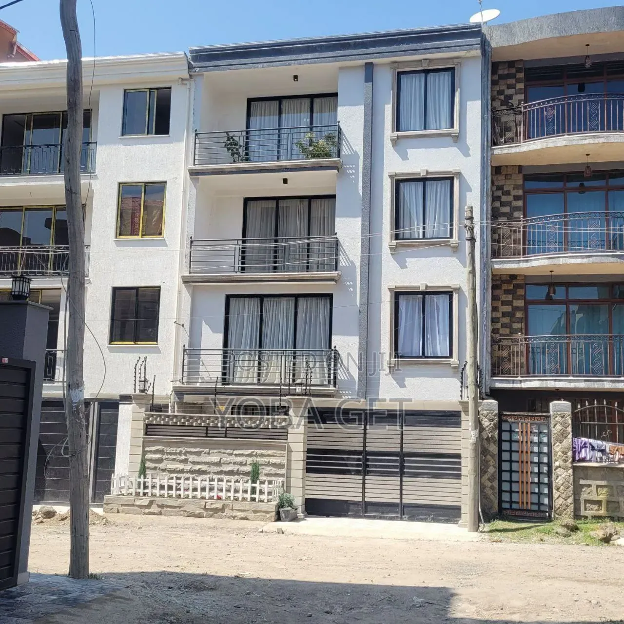 Furnished 6bdrm Apartment in Akaky Kaliti for sale