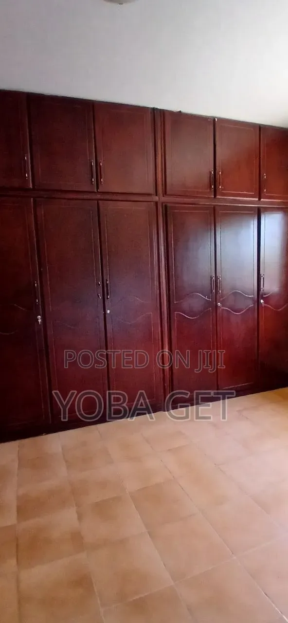 5bdrm Apartment in Akaky Kaliti for sale
