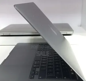New Laptop Apple MacBook Pro 8GB Apple M1 SSD 256GB