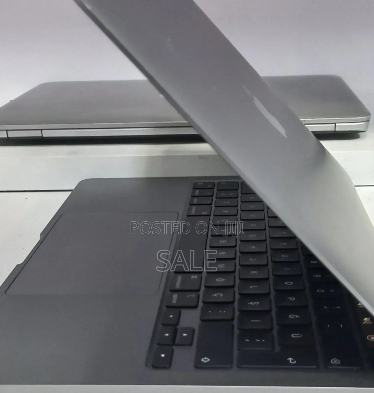 New Laptop Apple MacBook Pro 8GB Apple M1 SSD 256GB