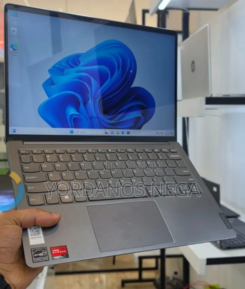 New Laptop Lenovo IdeaPad 130 16GB AMD Ryzen 7 SSD 512GB