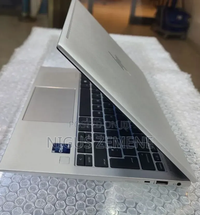 New Laptop HP EliteBook 830 G9 16GB Intel Core i5 SSD 512GB