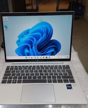 New Laptop HP EliteBook 830 G9 16GB Intel Core i5 SSD 512GB