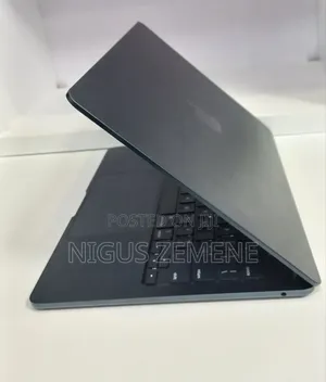 New Laptop Apple MacBook Air 2022 M2 8GB Apple M2 SSD 256GB