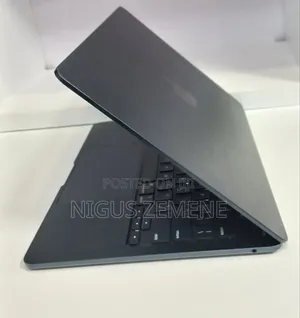 New Laptop Apple MacBook Air 2022 M2 8GB Apple M2 SSD 256GB