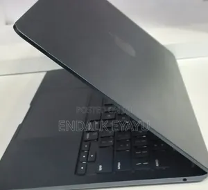 New Laptop Apple MacBook Air 2022 M2 8GB Apple M2 SSD 256GB