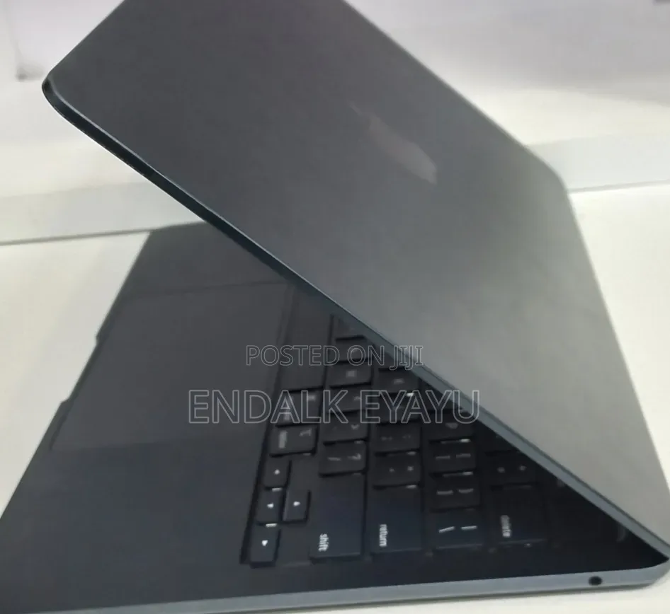 New Laptop Apple MacBook Air 2022 M2 8GB Apple M2 SSD 256GB