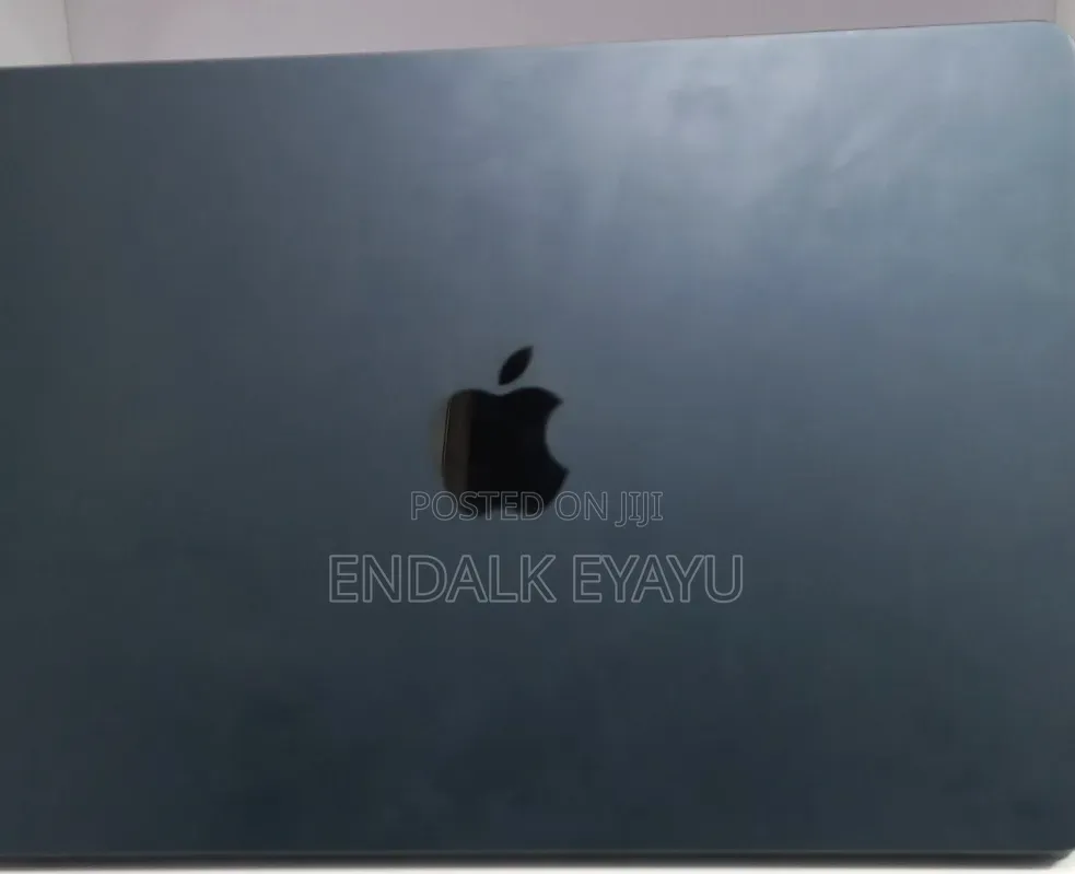 New Laptop Apple MacBook Air 2022 M2 8GB Apple M2 SSD 256GB