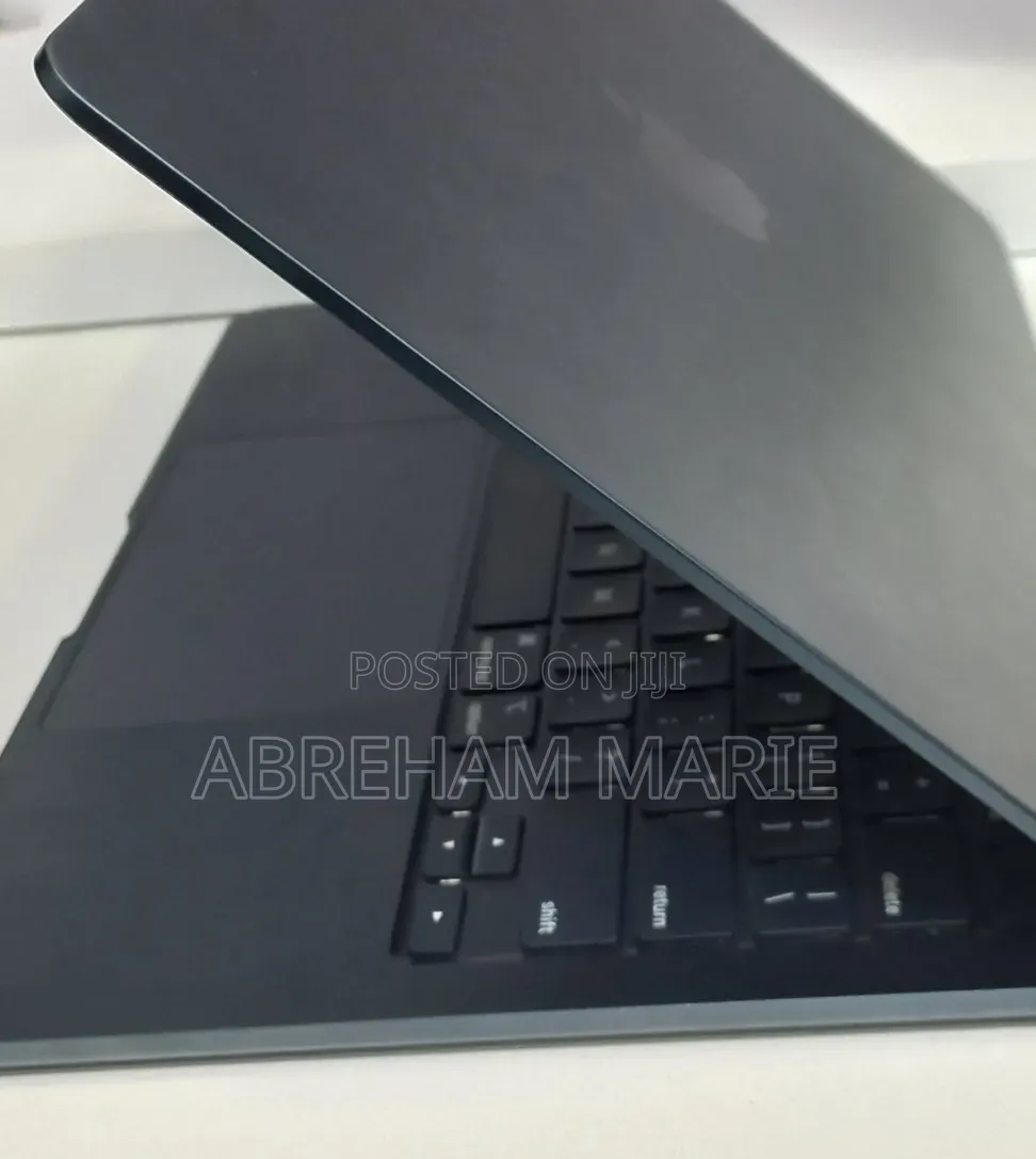 New Laptop Apple MacBook Air 2022 M2 8GB Apple M2 SSD 256GB