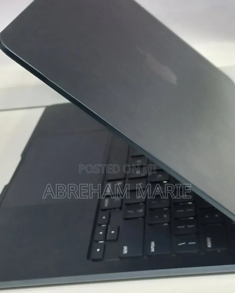 New Laptop Apple MacBook Air 2022 M2 8GB Apple M2 SSD 256GB