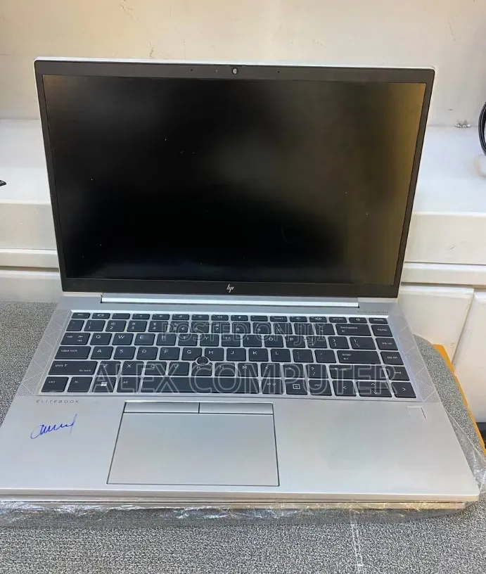 New Laptop HP EliteBook 845 G8 16GB AMD Ryzen 5 SSD 512GB