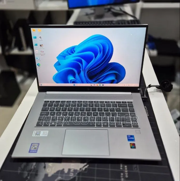 New Laptop HP ZBook Studio G8 32GB Intel Core i7 SSD 1T