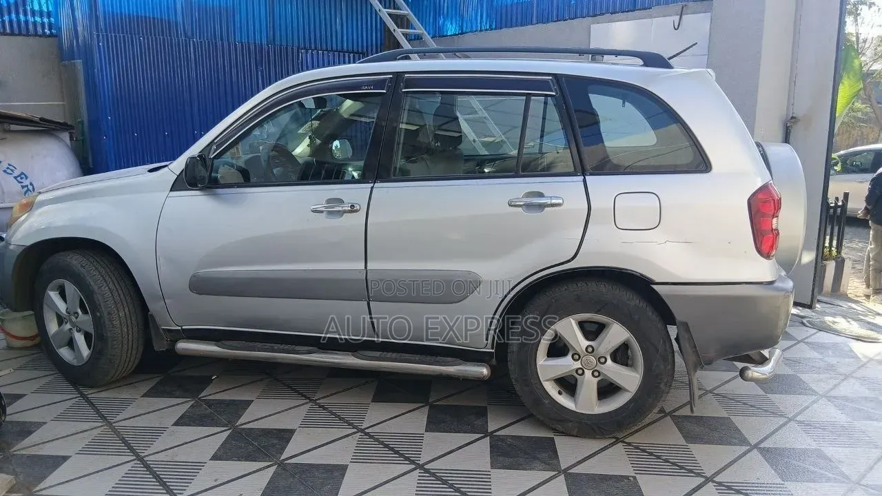 Toyota RAV4 2004 White