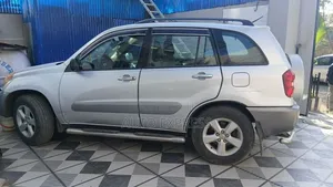 Toyota RAV4 2004 White