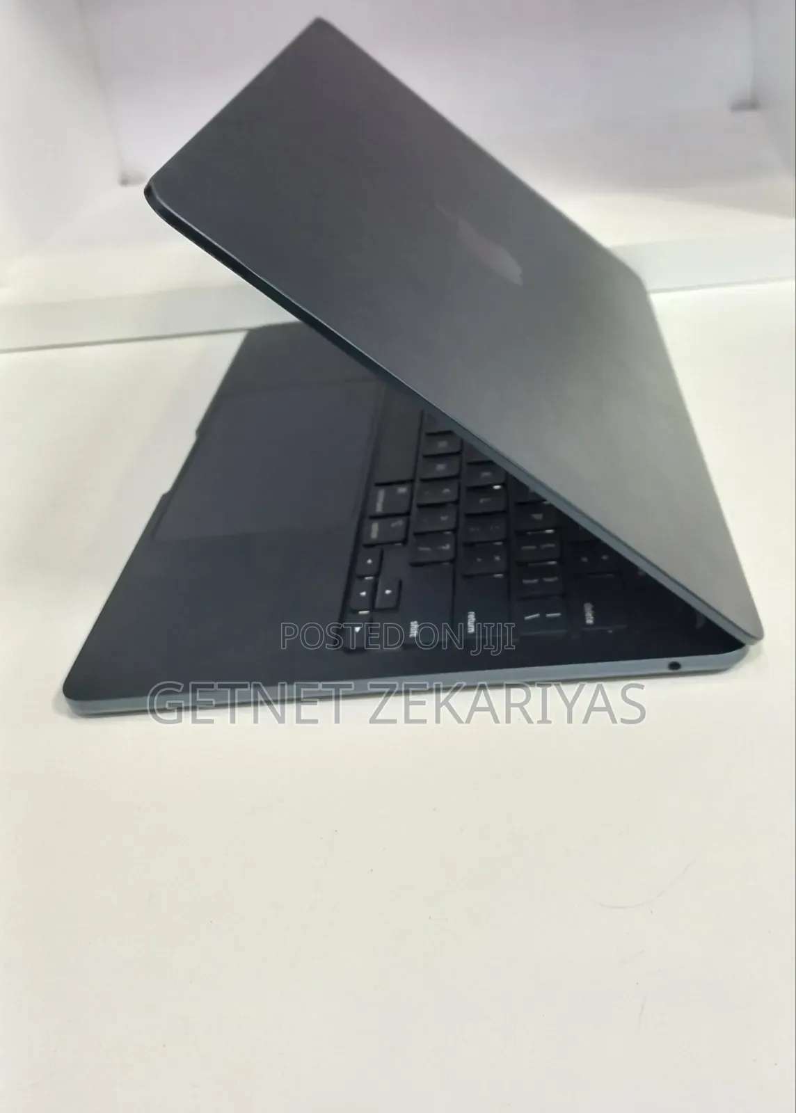 New Laptop Apple MacBook Air 2022 M2 8GB Apple M2 SSD 256GB