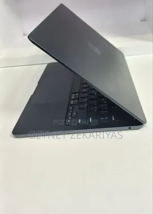 New Laptop Apple MacBook Air 2022 M2 8GB Apple M2 SSD 256GB