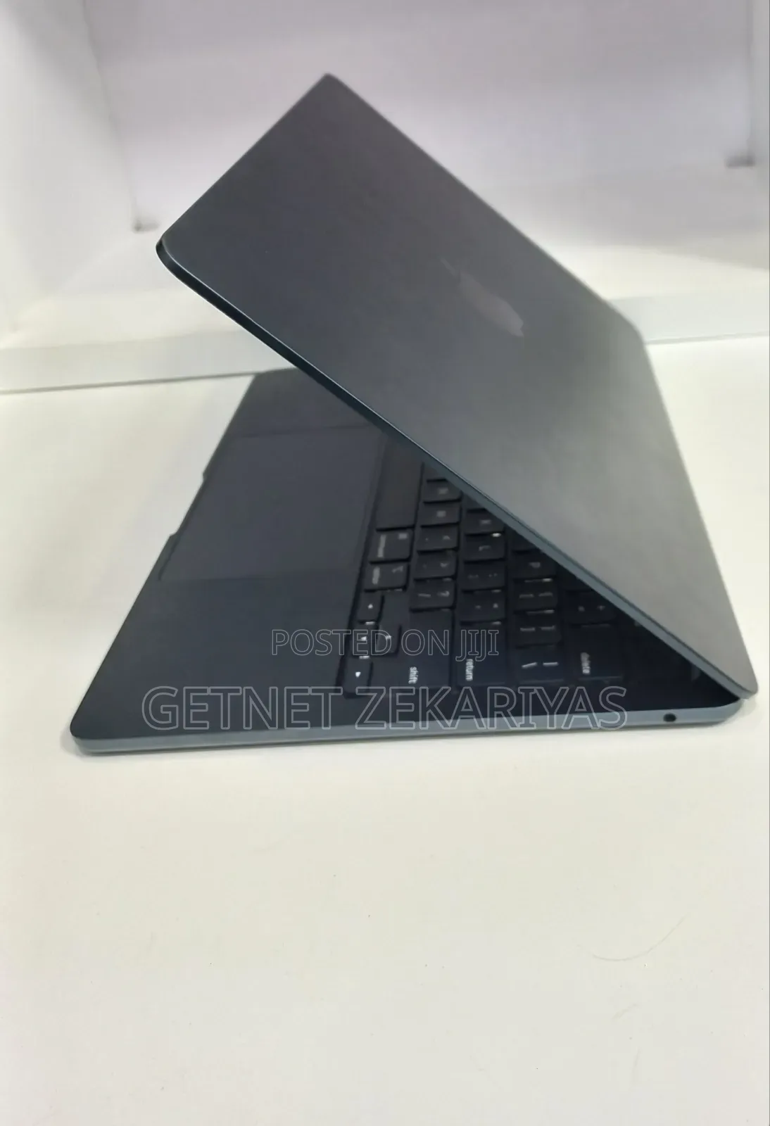 New Laptop Apple MacBook Air 2022 M2 8GB Apple M2 SSD 256GB