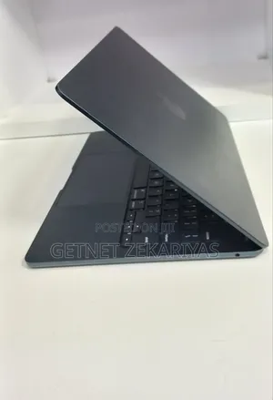 New Laptop Apple MacBook Air 2022 M2 8GB Apple M2 SSD 256GB