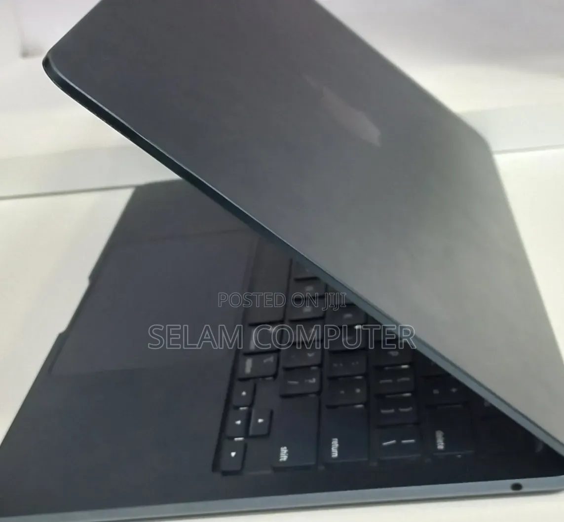 New Laptop Apple MacBook Air 2022 M2 8GB Apple M2 SSD 256GB