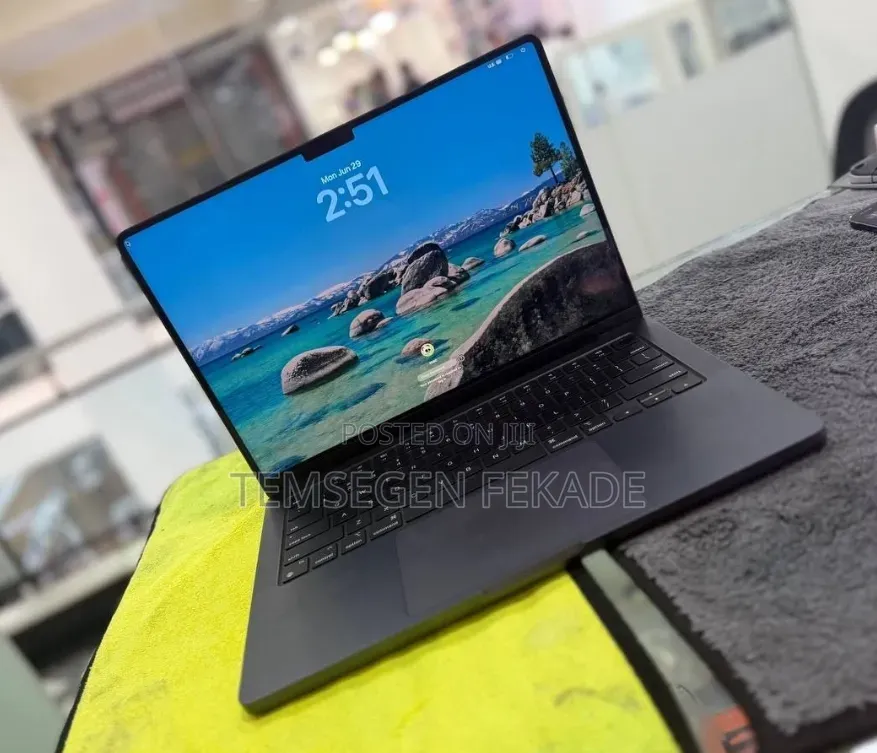New Laptop Apple MacBook Pro 2024 M4 Pro 16GB Apple M4 Pro SSD 512GB
