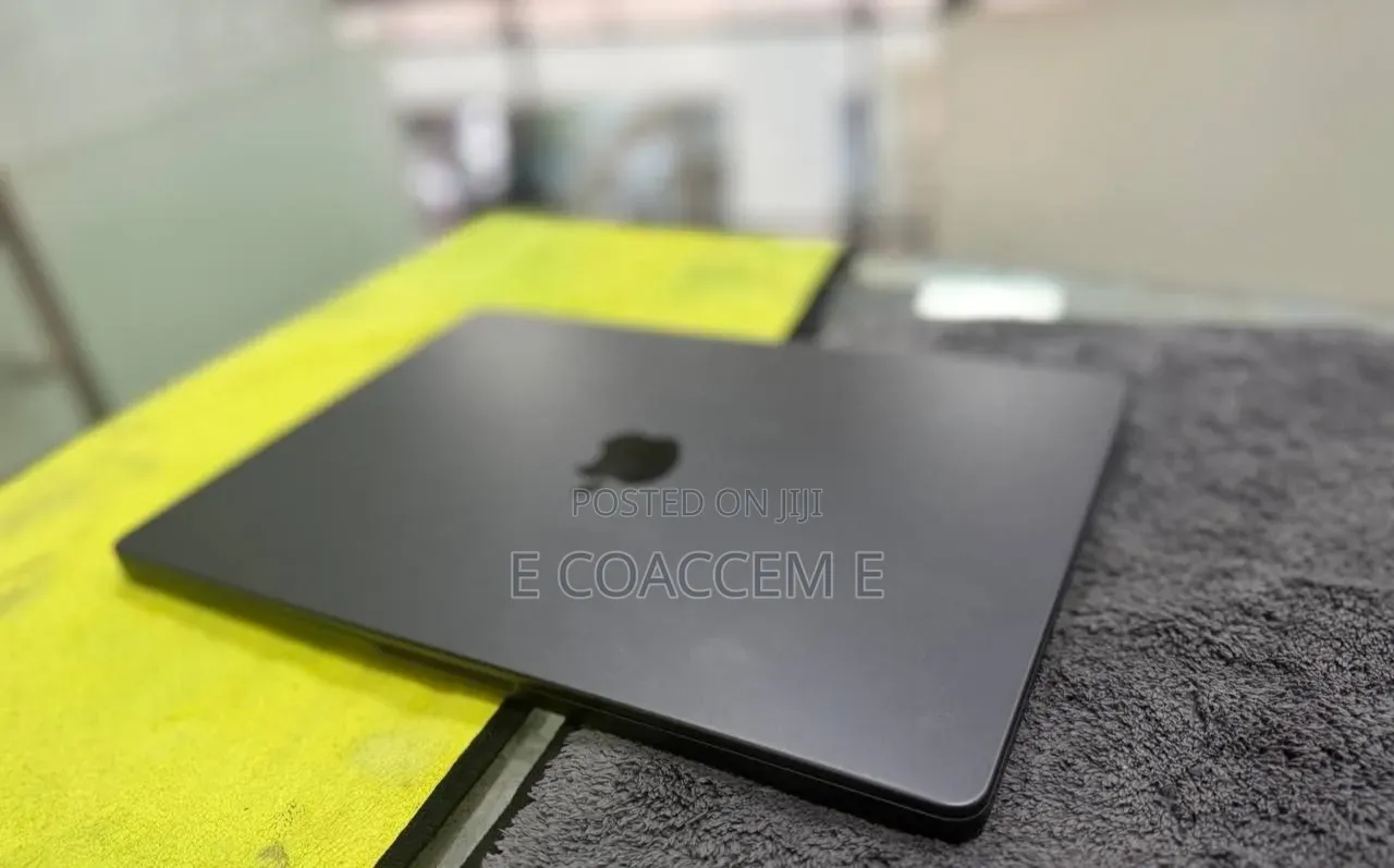 New Laptop Apple MacBook Pro 2024 M4 16GB Apple M4 SSD 512GB