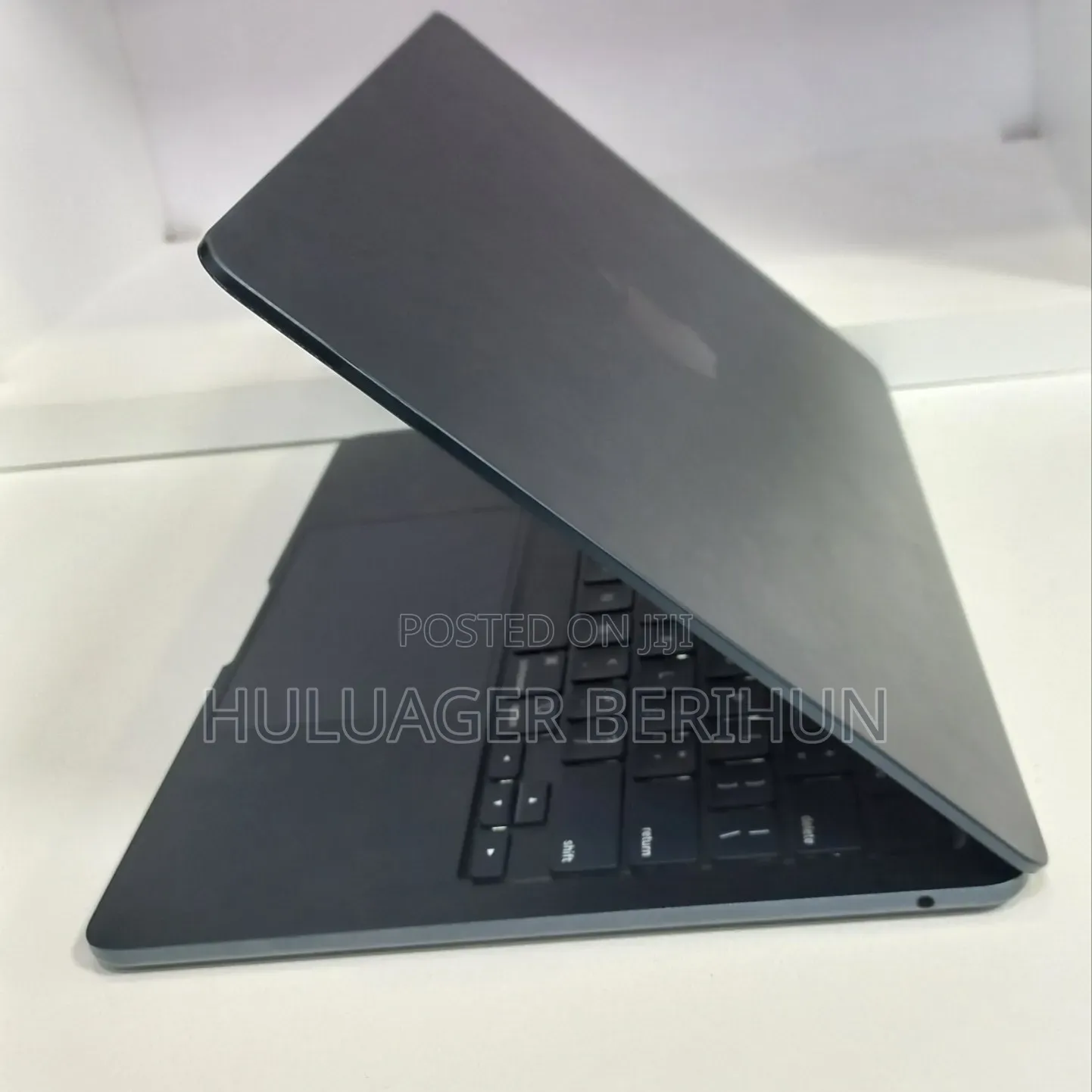 New Laptop Apple MacBook Air 2022 M2 8GB Apple M2 SSD 256GB