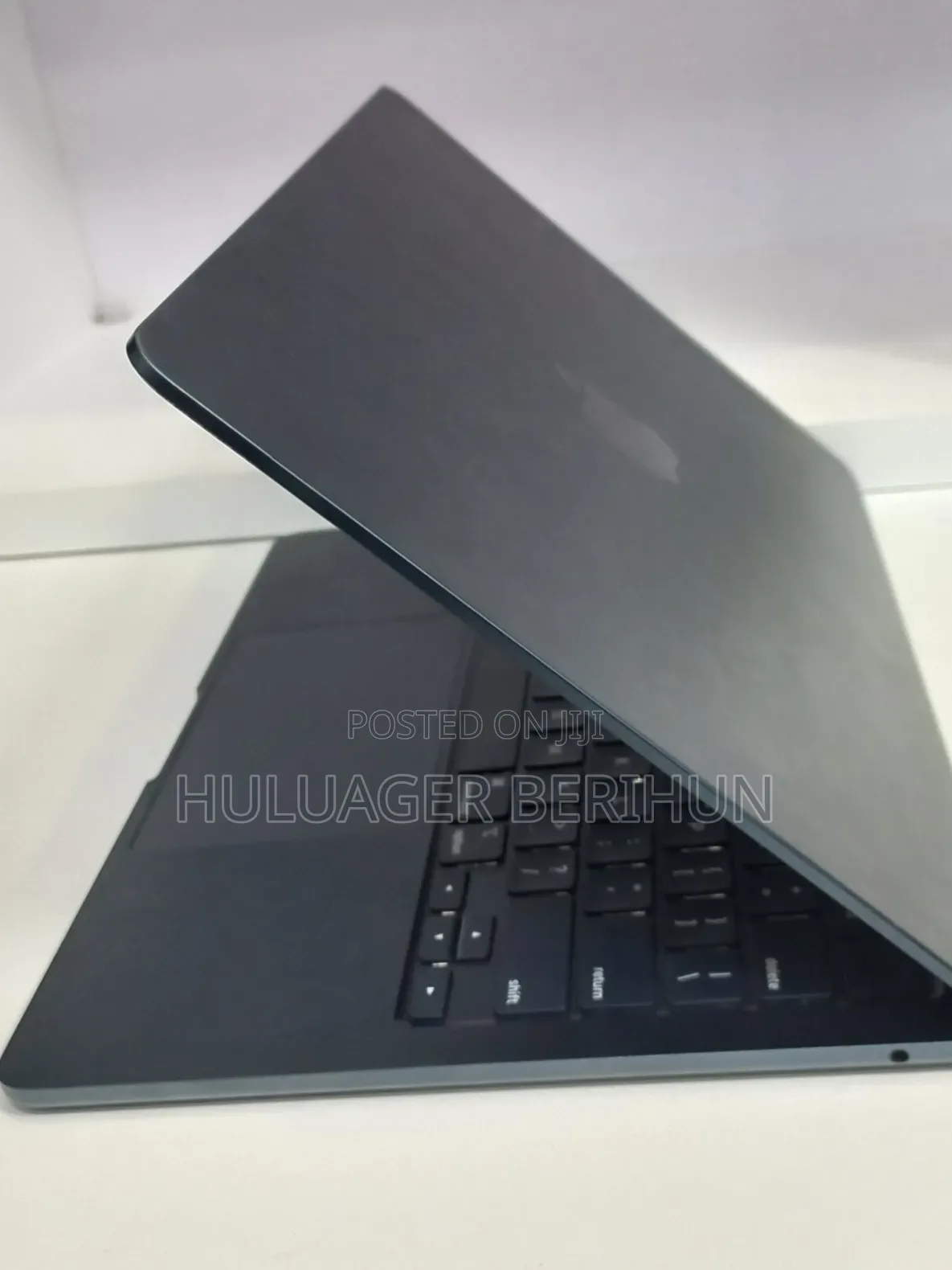 New Laptop Apple MacBook Air 2022 M2 8GB Apple M2 SSD 256GB
