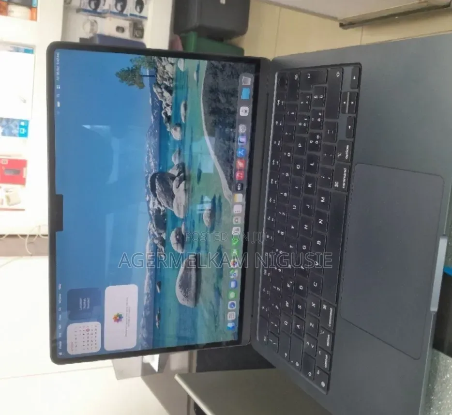 New Laptop Apple MacBook Air 2024 M3 24GB Apple M3 SSD 512GB