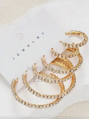 Vintage Elegant Unique Shiny Gold Ear Ring for Women's Daily Wear
