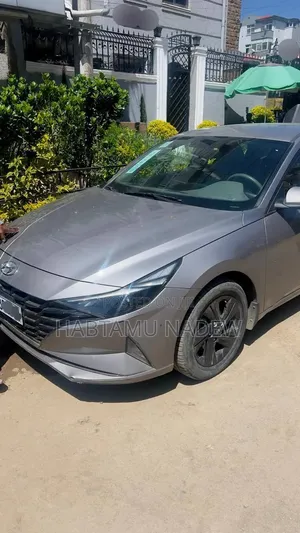 Hyundai Elantra 2021 Silver