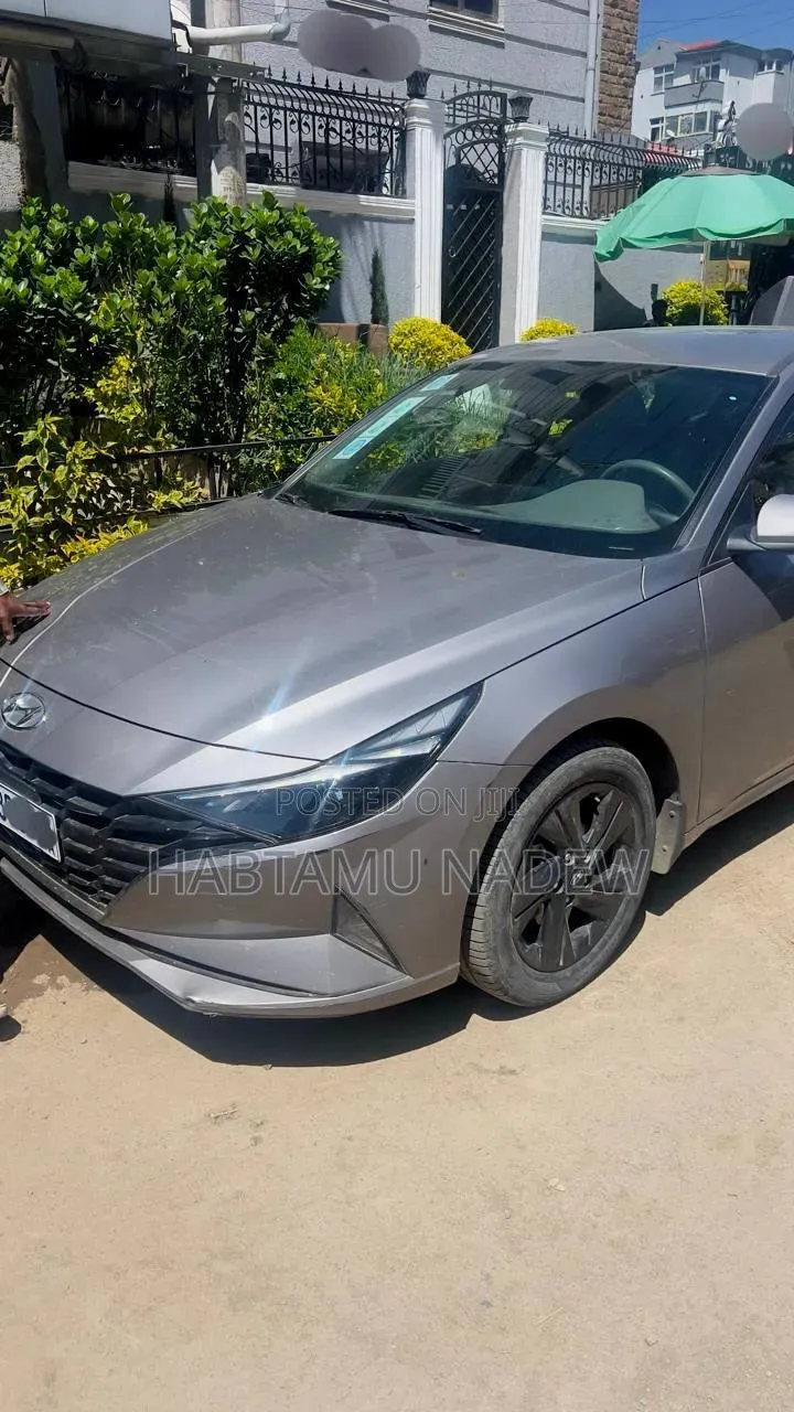 Hyundai Elantra 2021 Silver