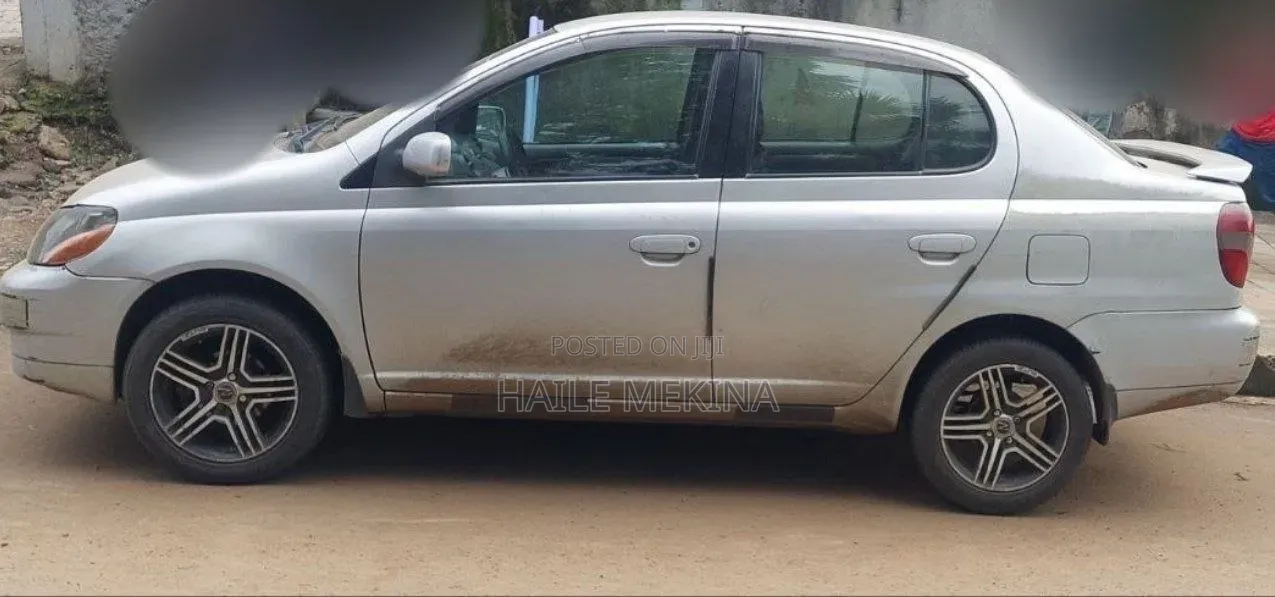 Toyota Platz 2001 Silver