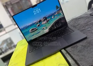 New Laptop Apple MacBook Pro 2024 M4 16GB Apple M4 Pro SSD 512GB