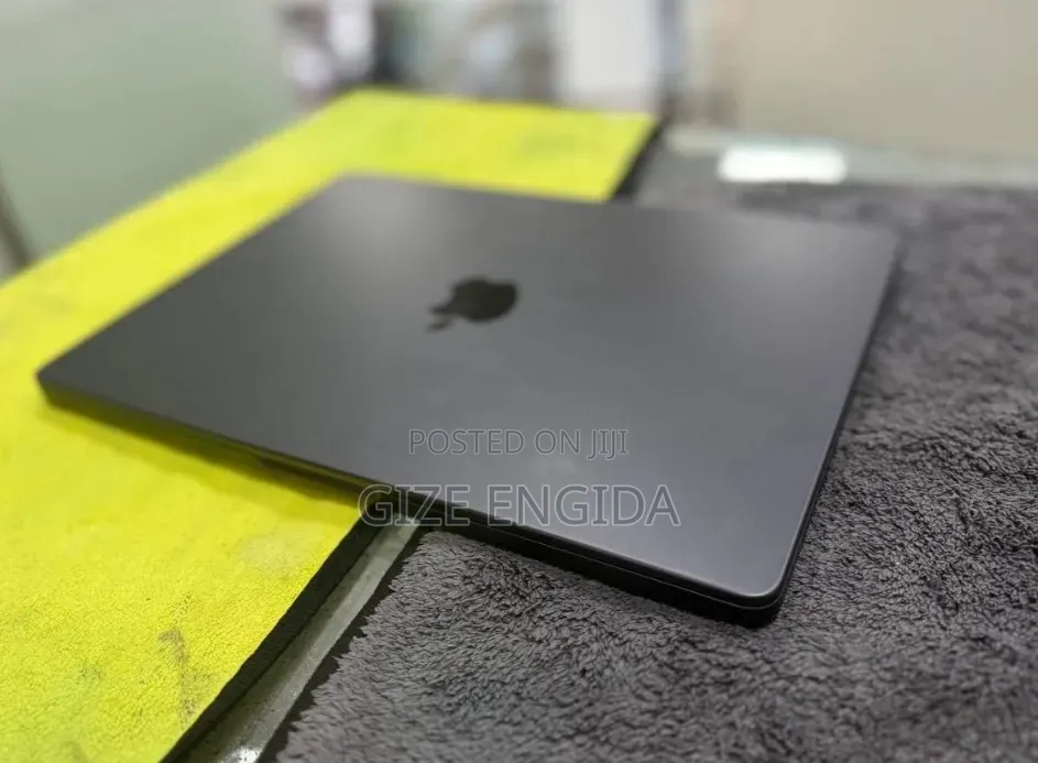 New Laptop Apple MacBook Pro 2024 M4 16GB Apple M4 Pro SSD 512GB