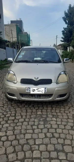 Toyota Vitz 2004 Gray