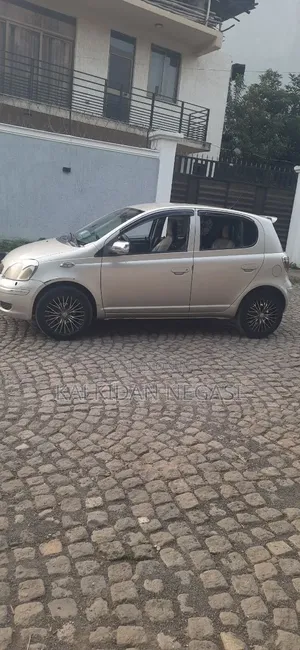 Toyota Vitz 2004 Gray