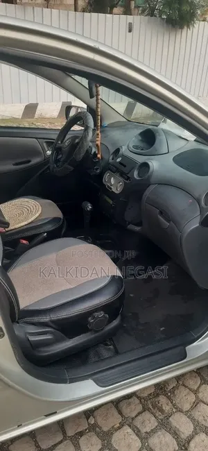 Toyota Vitz 2004 Gray