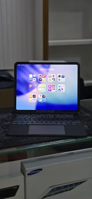 New Apple iPad Pro 13 (2025) 256 GB