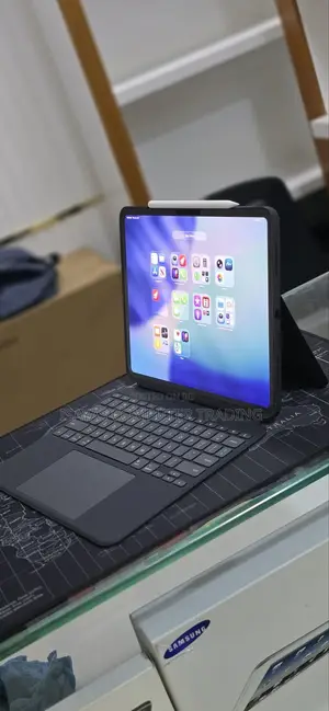 New Apple iPad Pro 13 (2025) 256 GB