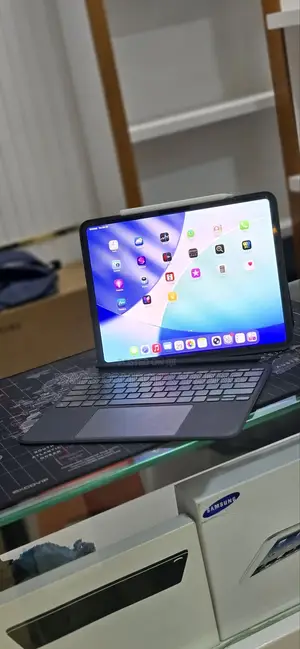 New Apple iPad Pro 13 (2025) 256 GB