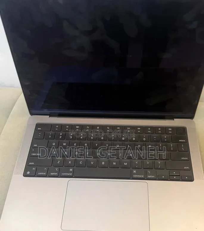 New Laptop Apple MacBook Pro 2023 M3 16GB Intel Core i7 SSD 512GB