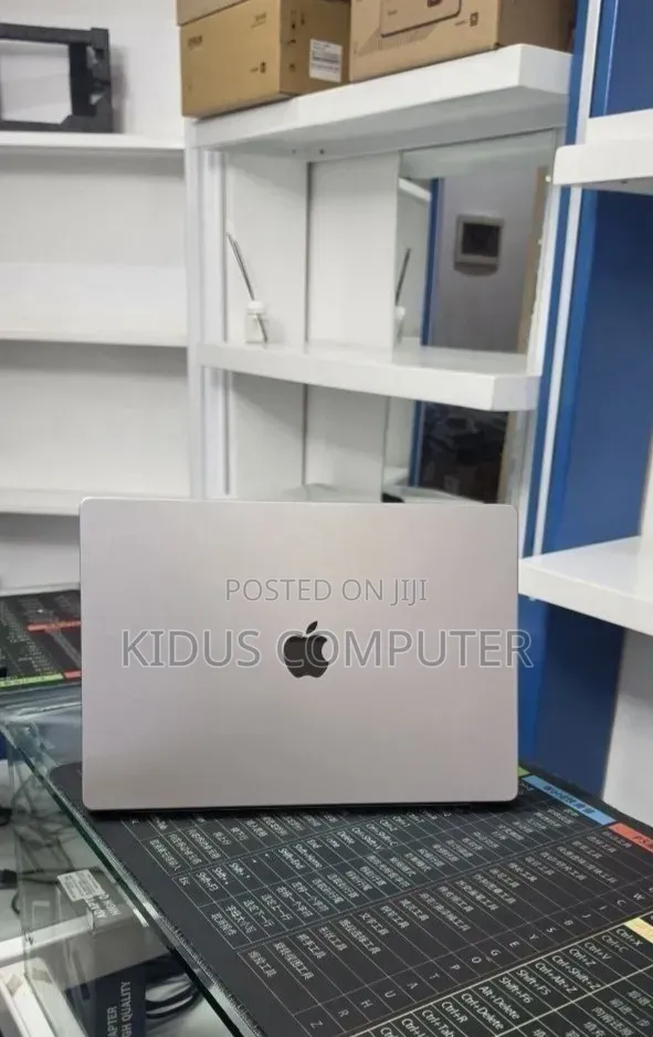 New Laptop Apple MacBook Pro 2021 M1 32GB Apple M1 SSD 512GB