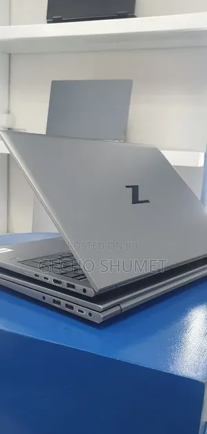 New Laptop HP ZBook Firefly G8 16GB Intel Core i7 SSD 512GB