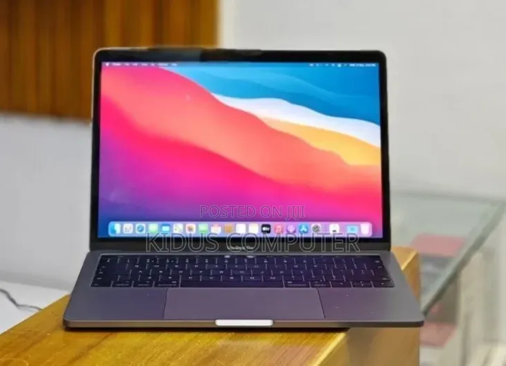 New Laptop Apple MacBook 2018 16GB Intel Core i5 SSD 512GB