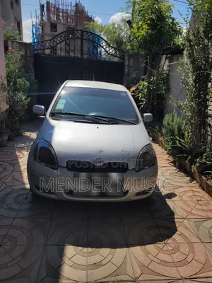 Toyota Vitz 2004 Silver