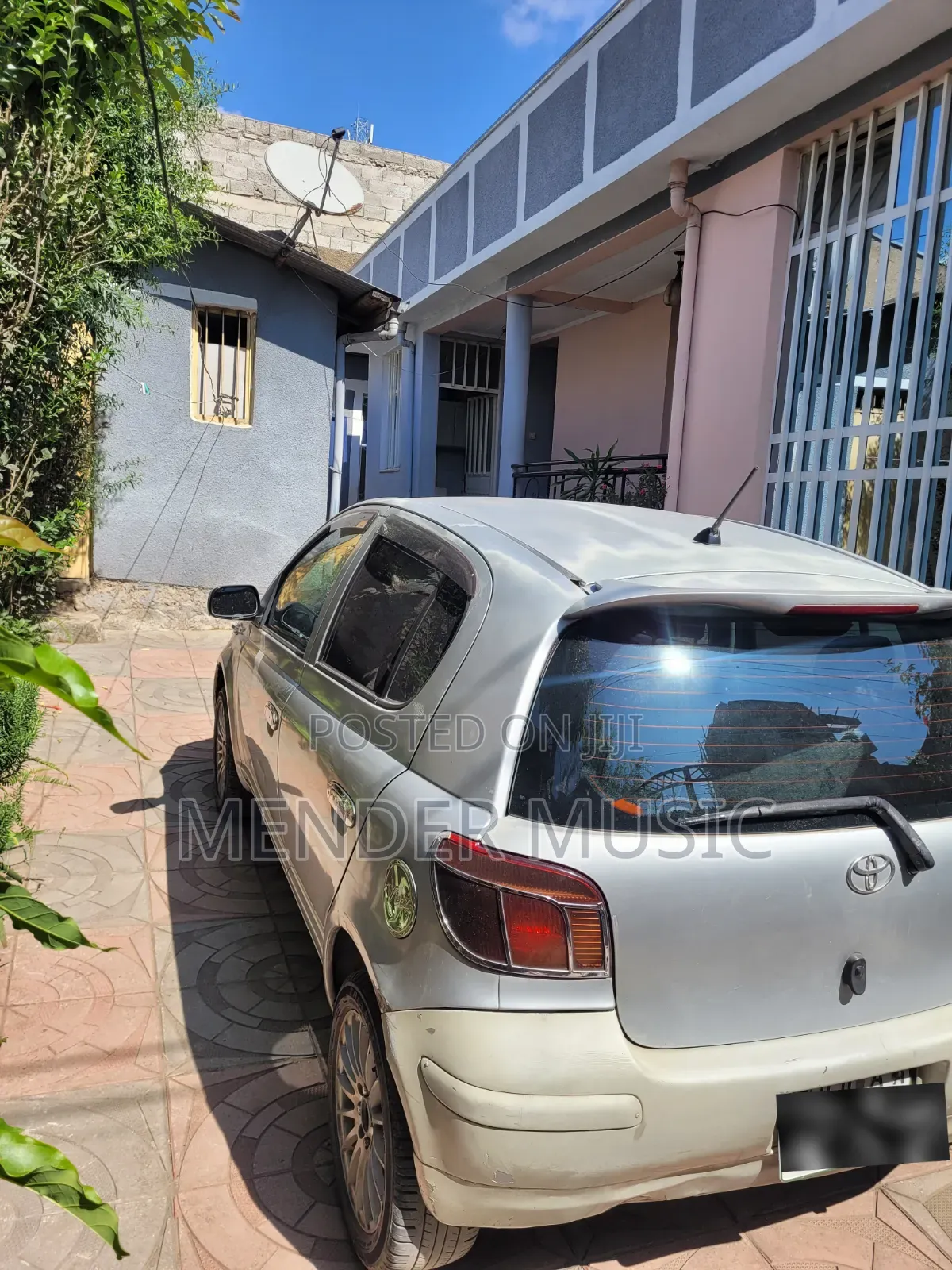 Toyota Vitz 2004 Silver